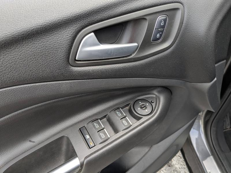 FORD Kuga d’occasion à vendre à LA VALETTE chez VAGNEUR (Photo 7)