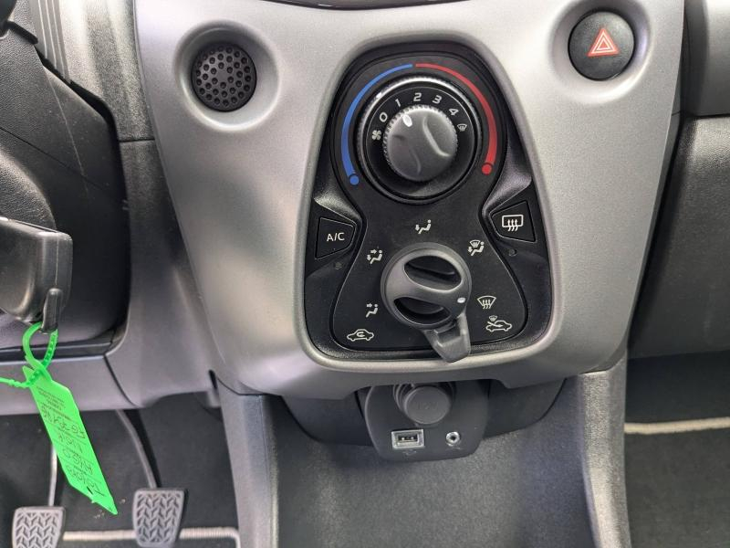 TOYOTA Aygo d’occasion à vendre à LA VALETTE chez VAGNEUR (Photo 14)