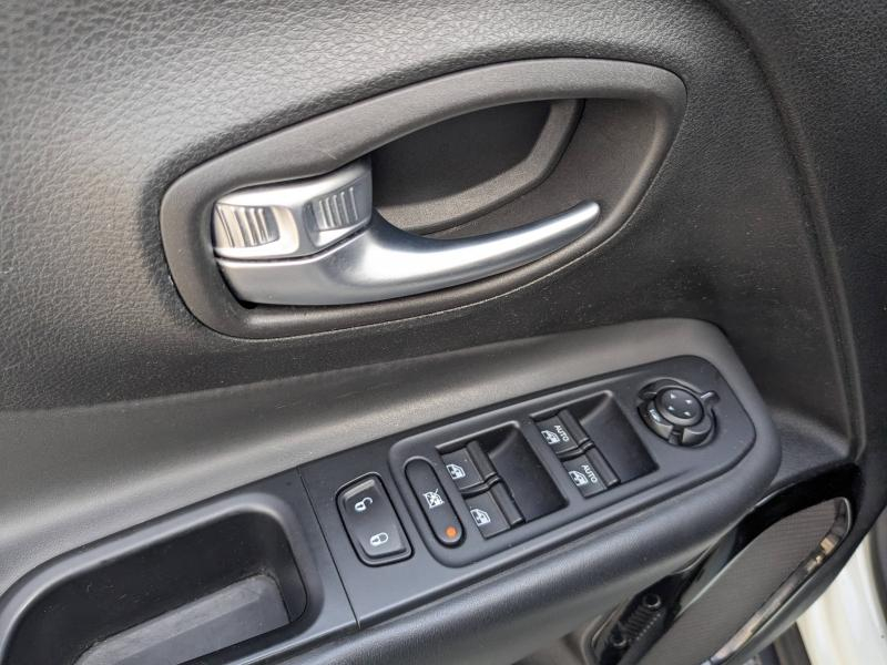 JEEP Renegade d’occasion à vendre à LA VALETTE chez VAGNEUR (Photo 8)