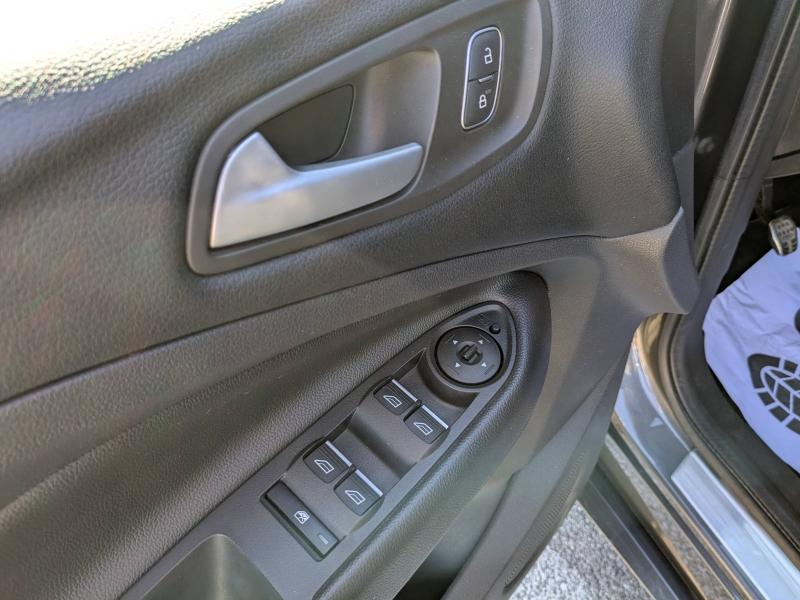 FORD Kuga d’occasion à vendre à LA VALETTE chez VAGNEUR (Photo 8)