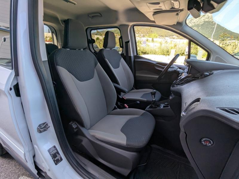 FORD Tourneo Courier d’occasion à vendre à LA VALETTE chez VAGNEUR (Photo 17)